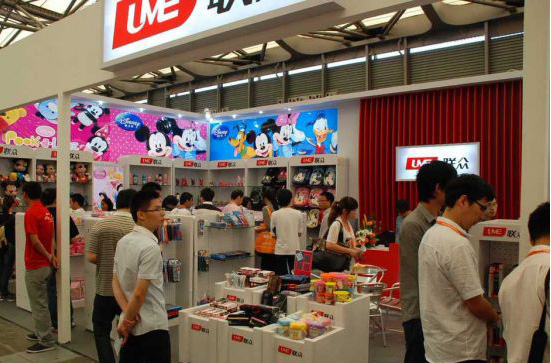 齐彩采购团队参加2015年联众小学讯订货会